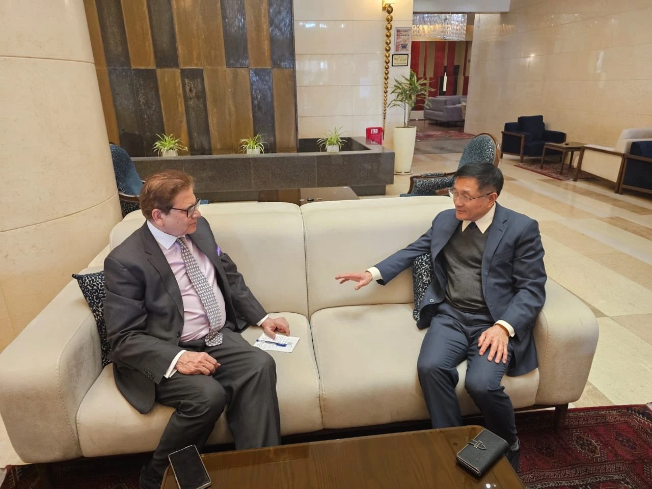 ایمبسڈر صادق کی تہران میں چائنہ اور ازبکستان کے نمائندوں سے ملاقات؛ دو طرفہ امور پر تبادلہ خیال