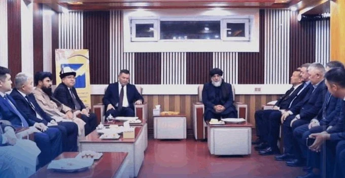 کرغزستان کے سرکاری وفد کے افغانستان کے دورے کے دوران کابل میں کرغزستان ٹریڈ ہاؤس کا افتتاح کیا گیا ہے جس کا مقصد تجارتی تعاون، تبادلے اور مشترکہ سرمایہ کاری کو فروغ دینا ہے