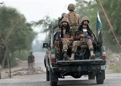 بنوں کے علاقے ممند خیل میں نامعلوم دہشت گردوں کی فائرنگ سے اسسٹنٹ کمشنر شمالی وزیرستان شاہ ولی خان، دو پولیس اہلکار اور ایک راہ گیر جان بحق ہوگئے