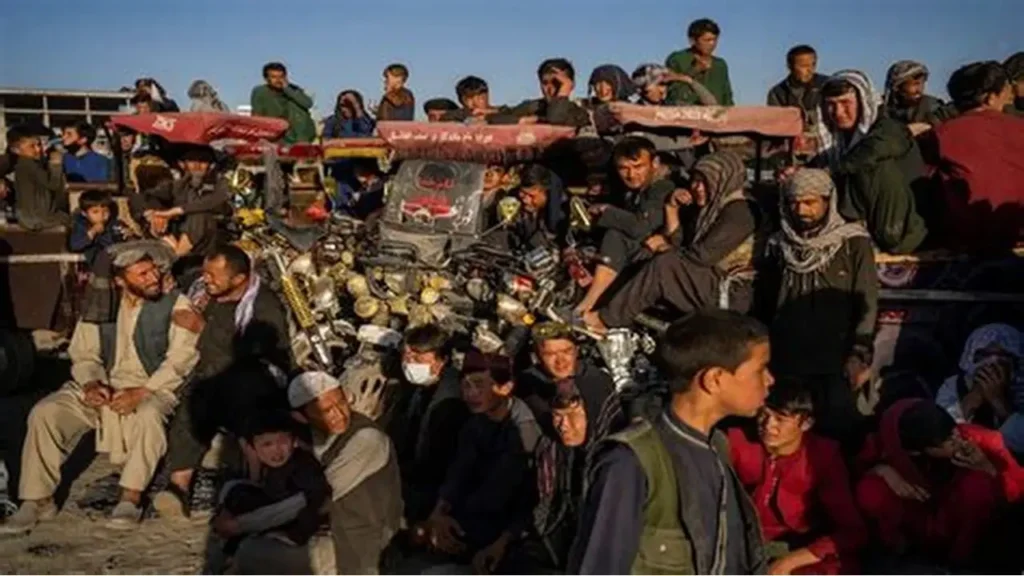 بولٹن میں افغان شہری بکتاش سلطانی پر دو خواتین سے جنسی زیادتی کا مقدمہ چل رہا ہے، جبکہ اس سے قبل دو افغان پناہ گزین 15 سالہ بچی سے اجتماعی زیادتی کے جرم میں پکڑے گئے تھے