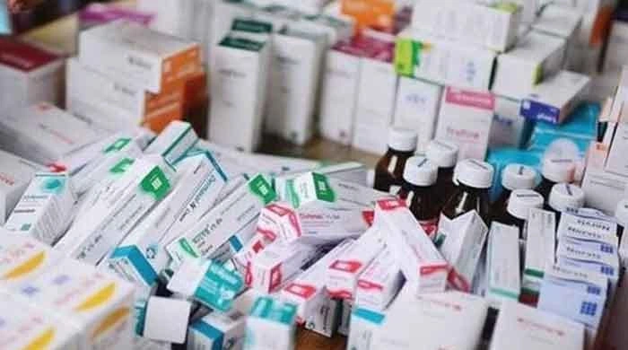 افغانستان میں پاکستانی ادویات کے خلاف لگائے گئے الزامات آزاد شواہد سے خالی ہیں اور یہ الزامات ایسے وقت میں سامنے آئے ہیں جب کابل نے پاکستانی ادویات کی درآمد کم کر کے بھارتی اور ایرانی ذرائع سے فراہمی بڑھائی ہے