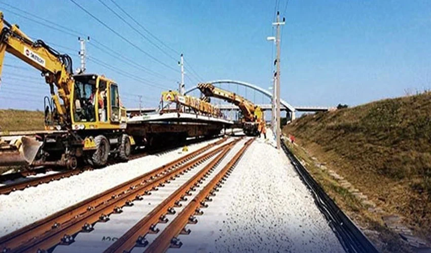 وفاقی وزیرِ ریلوے حنیف عباسی نے ایشیائی ترقیاتی بینک کی ڈائریکٹر جنرل لیا گوتیرز اور ان کی ٹیم کے ساتھ اہم ملاقات کی جس میں پاکستان ریلوے کے اسٹریٹجک منصوبے مین لائن ون (ML-1) کی اپ گریڈیشن اور مستقبل کے منصوبوں پر تفصیلی تبادلہ خیال کیا گیا