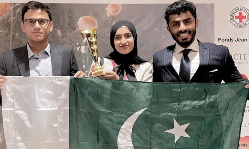 پاکستانی طلبہ نے عالمی مقابلوں میں انجینئرنگ، ٹیکنالوجی، قانون اور سائنس کے شعبوں میں شاندار کامیابیاں حاصل کر کے پاکستان اور تعلیمی اداروں کا نام روشن کیا
