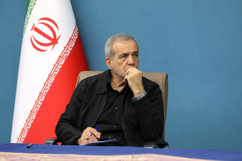 ایرانی صدر نے وسطی ایشیا کے دورے کے دوران قازقستان اور ترکمانستان سمیت خطے کے دیگر ممالک کے ساتھ سیاسی، اقتصادی اور ثقافتی شعبوں میں اہم معاہدے کیے