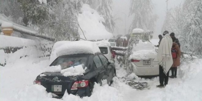 بلوچستان اور ملک کے بالائی علاقوں میں شدید برفانی طوفان کے باعث شاہراہیں بند، درجنوں سیاح محصور، این-50 پر حادثات میں 2 افراد جاں بحق اور 27 زخمی
