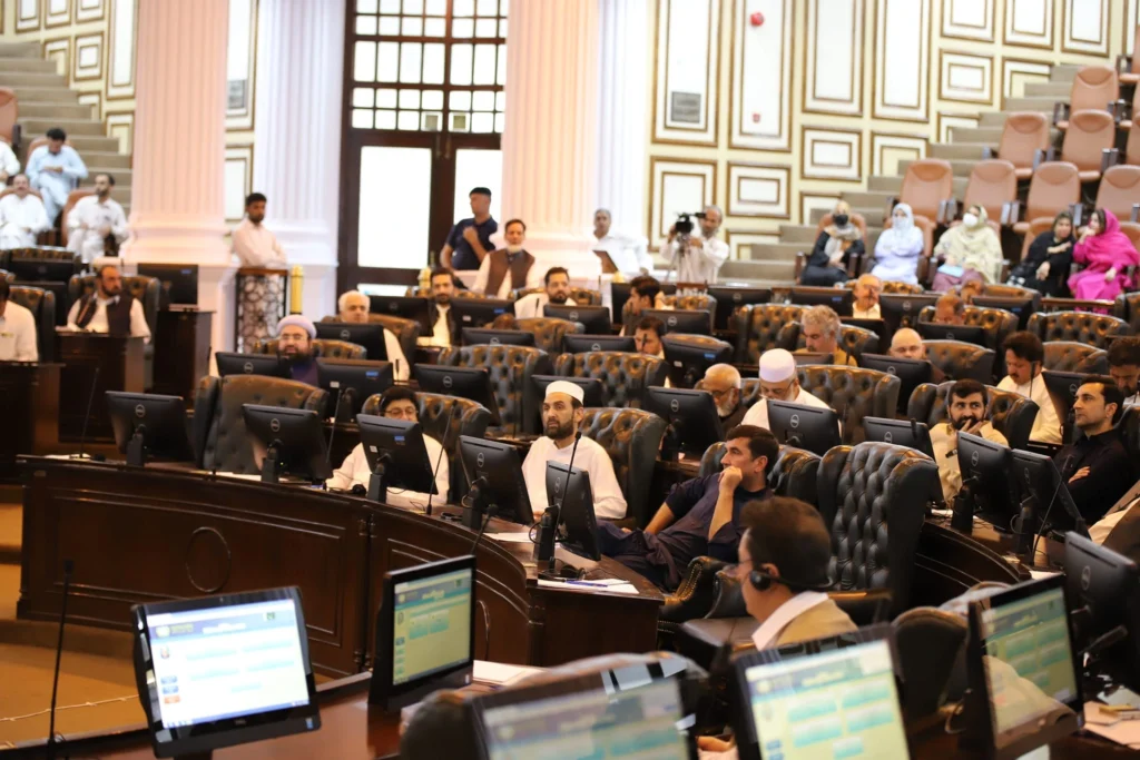 کے پی اسمبلی کے کور کمانڈر کو خط پر تنازع کھڑا ہوگیا؛ سکیورٹی ذرائع نے خط غیر آئینی قرار دیدیا