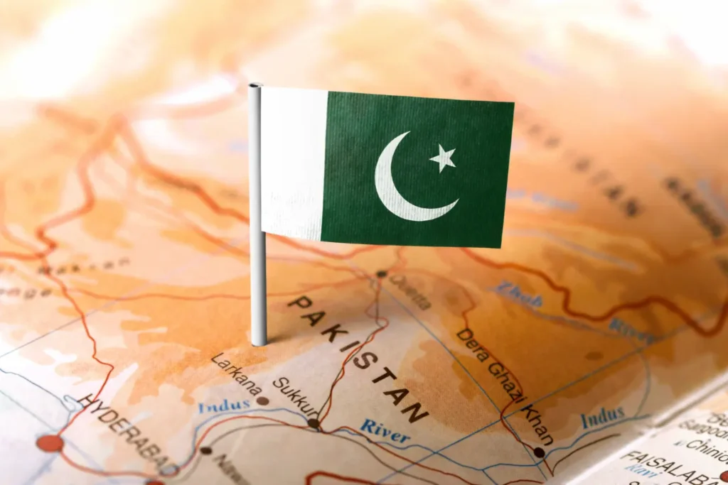 تنی ہوئی رسی پر دوڑتی پاکستان کی سفارتی مشینری