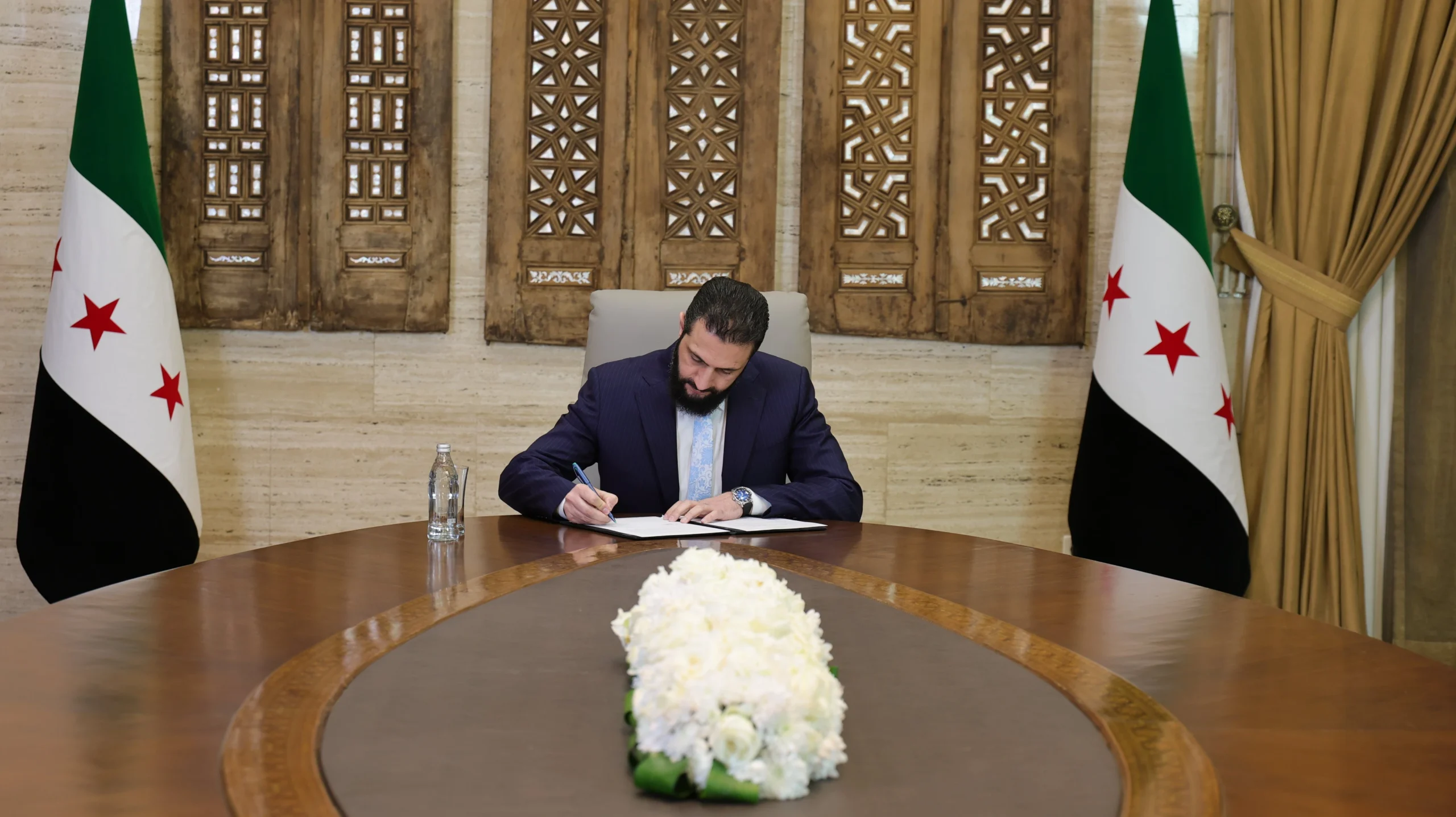 صدر بشار الاسد کی زیرِ صدارت کابینہ اجلاس میں شامی ڈیموکریٹک فورسز کو ریاستی اداروں میں ضم کرنے اور ملک بھر میں جامع جنگ بندی معاہدے کی حتمی منظوری دے دی گئی