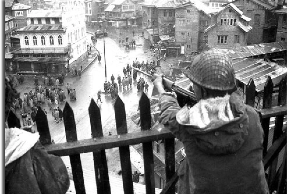 مقبوضہ کشمیر: کشتواڑ میں قابض بھارتی فورسز اور کشمیری مزاحمت کاروں کے درمیان خونریز جھڑپ، شدید فائرنگ کا تبادلہ جاری