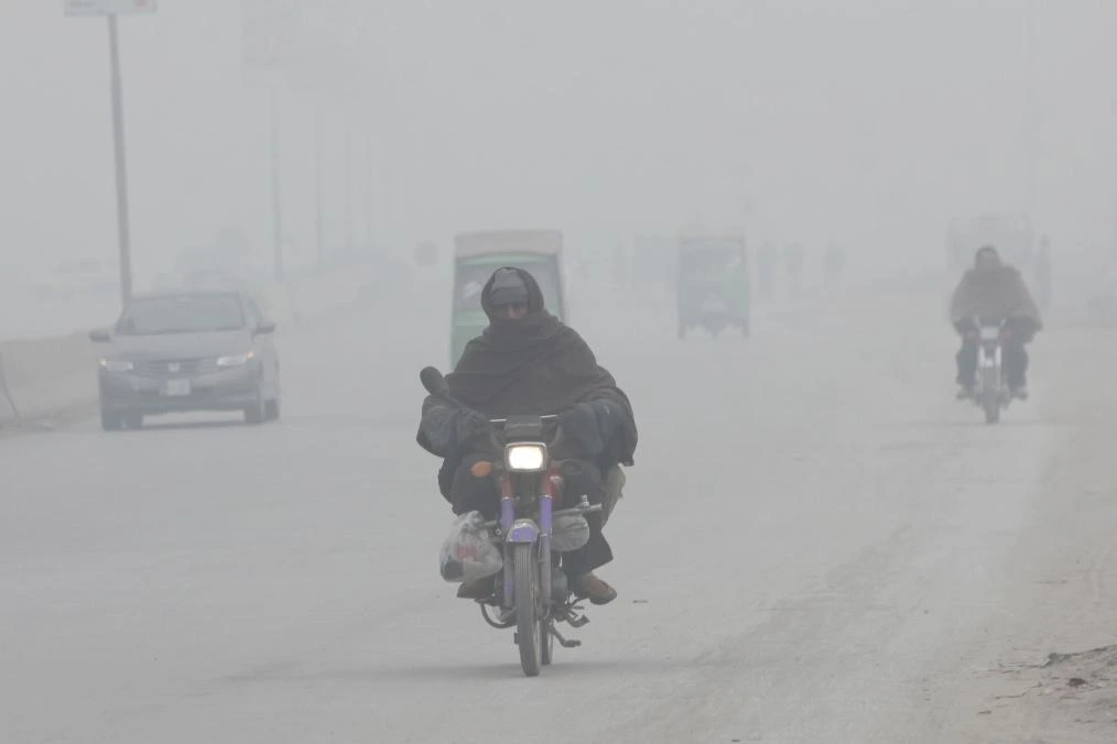 پشاور ایئرپورٹ پر شدید دھند، حدِ نگاہ 50 میٹر تک محدود، متعدد پروازیں متاثر