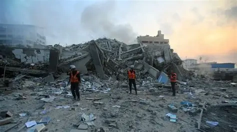 رائٹرز کی رپورٹ کے مطابق اسرائیلی افواج نے جمعرات کے روز غزہ پٹی میں مختلف فوجی کارروائیوں اور فضائی حملوں میں کم از کم 11 فلسطینی شہید کیے