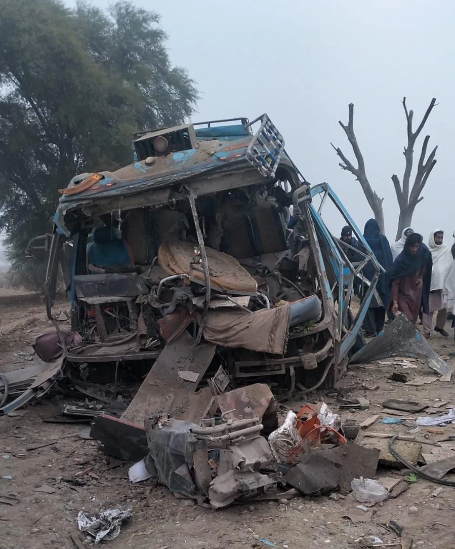 لکی مروت میں سیمنٹ فیکٹری کی بس پر آئی ای ڈی حملہ، ایک شخص جاں بحق، دو خواتین سمیت آٹھ زخمی