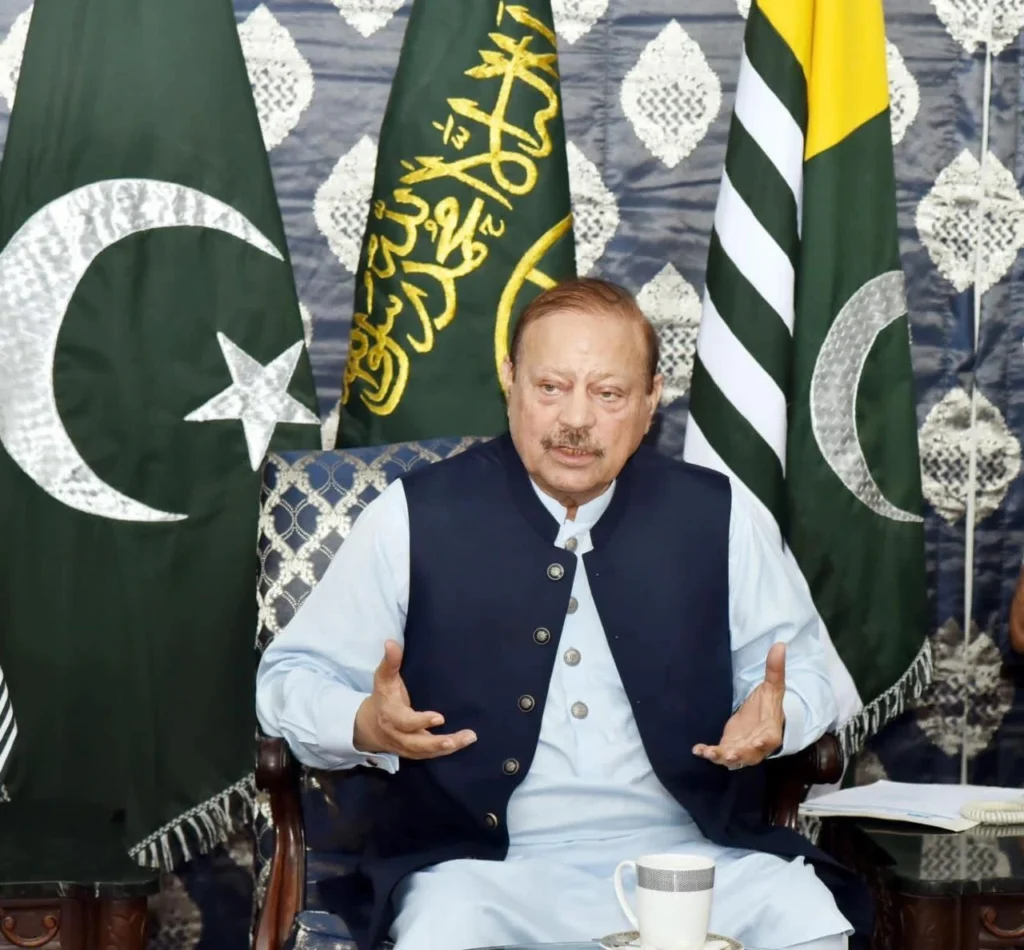 آزاد جموں و کشمیر کے صدر بیرسٹر سلطان محمود چوہدری طویل علالت کے بعد اسلام آباد میں انتقال کر گئے