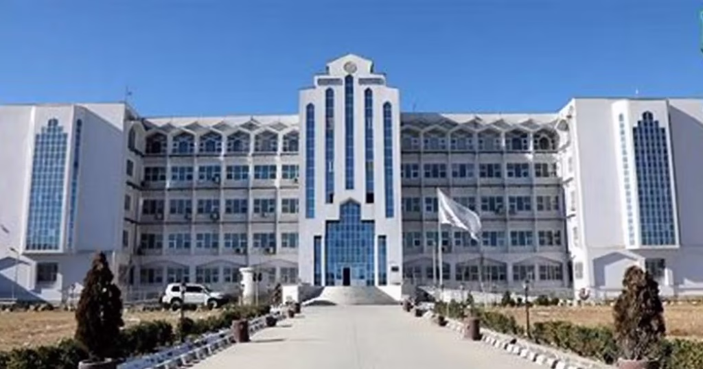 امارتِ اسلامیہ کی وزارتِ انصاف نے واضح کیا کہ ملک کی قانون سازی شریعت کے عین مطابق ہے۔ ہر شق اور دفعہ معتبر افغان علماء کے وفود نے منظور کی ہے