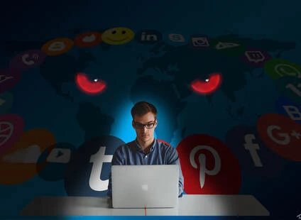 ڈیجیٹل عہد میں آزادیٔ اظہار کو اکثر ایک مطلق حق تصور کیا جاتا ہے۔ تاہم جب یہی بنیادی حق گمراہ کُن معلومات، منظم اشتعال انگیزی اور ریاستی اداروں کی کردار کشی کے لیے استعمال ہونے لگے، تو یہ جمہوری استحقاق کی بجائے عوامی امن اور قومی سالمیت کے لیے خطرہ بن جاتا ہے