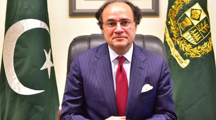 وفاقی کابینہ کی اقتصادی رابطہ کمیٹی نے دفاعی خدمات کے لیے 5 ارب روپے سے زائد کی ضمنی گرانٹ منظور کرتے ہوئے فیصلہ کیا ہے کہ یہ اخراجات آئندہ مالی سال سے باقاعدہ دفاعی بجٹ کا حصہ ہوں گے