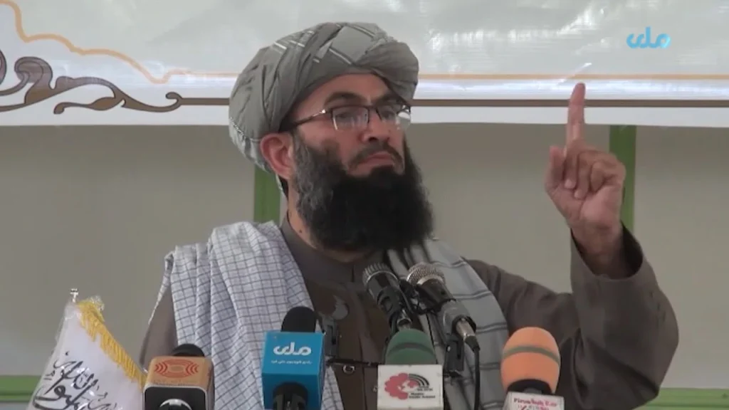 طالبان وزیر الحنفی نے یونیورسٹی تقریب میں مذہب کو ذاتی زندگی میں دباؤ اور سماجی کنٹرول کے آلے کے طور پر پیش کیا، جس سے مذہبی جبر اور نظریاتی حکمرانی کی عکاسی ہوتی ہے