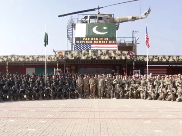 پاکستان اور امریکہ کی فوجوں نے "ایکسسرسائز انسپرڈ گیمبٹ" کے تحت مشترکہ انسداد دہشت گردی مشق کامیابی سے مکمل کی، جس میں ہم آہنگی، جدید حربی تکنیکیں اور فیصلہ سازی کی تربیت شامل تھی