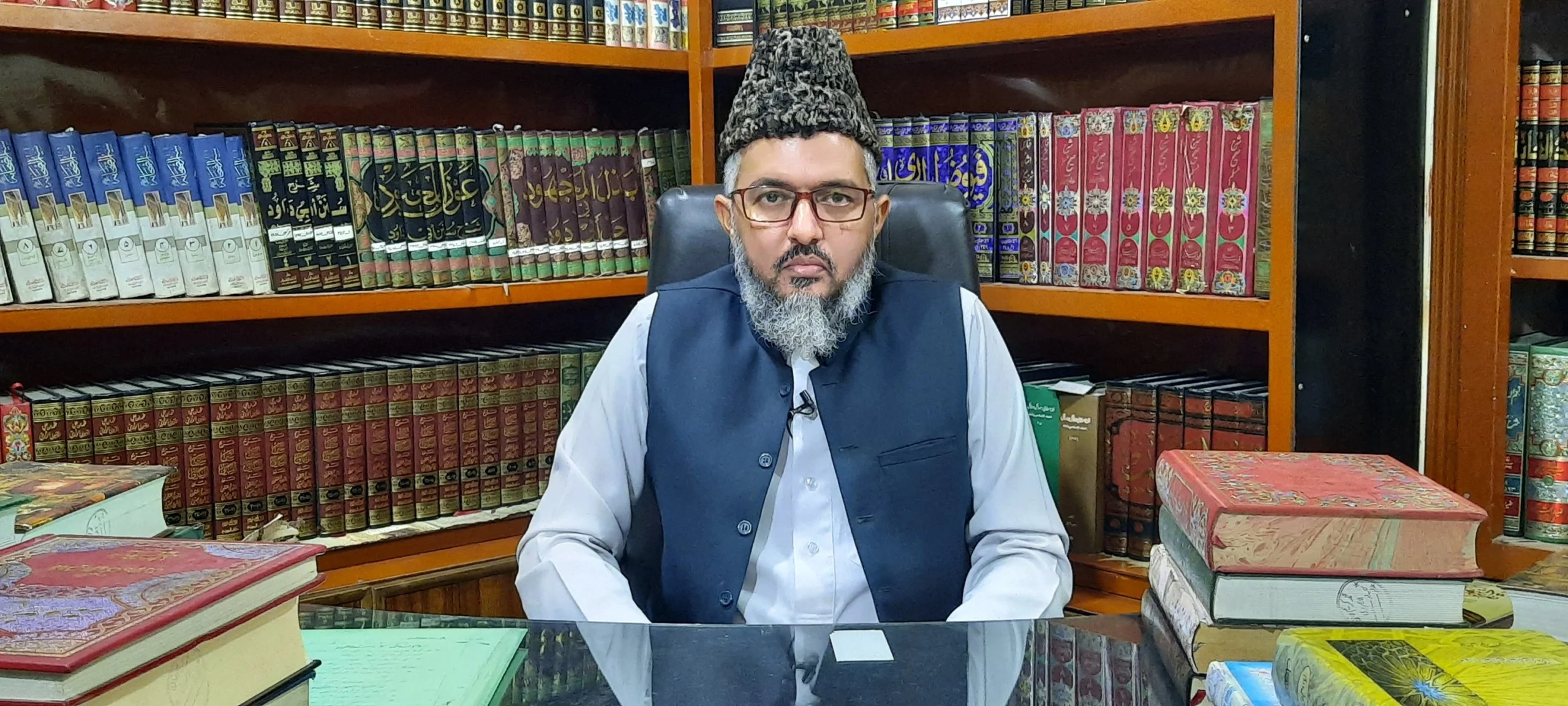 مسلمان حکومت کے خلاف مسلح جدوجہد کرنا خوارج کی اوّلین نشانی ہے، مفتی ڈاکٹر محمد کریم خان