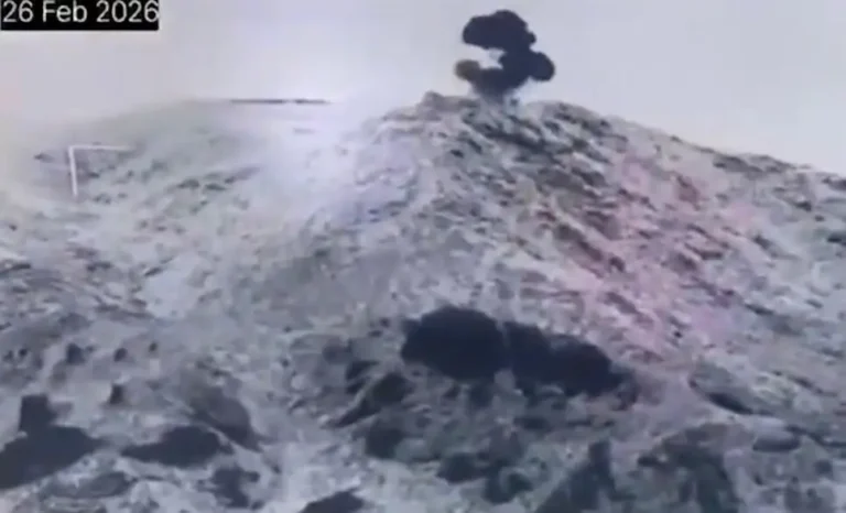 پاک افغان سرحد پر جھڑپوں اور فضائی حملوں میں افغان اہلکاروں کی ہلاکت کی اطلاعات ہیں، تاہم جانی نقصان کی درست تعداد اور تفصیلات تاحال جاری نہیں کی گئیں