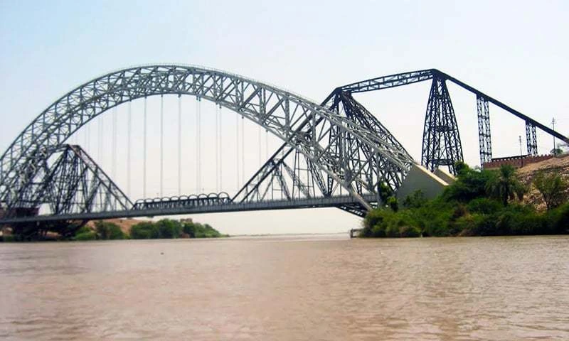 امریکی جریدے 'فارن پالیسی' نے وادیٔ چناب میں بھارتی ڈیم سازی کے تباہ کن اثرات بے نقاب کر دیے، جس سے بیس ہزار سے زائد مقامی آبادی کی بے دخلی اور ماحولیاتی بحران شدت اختیار کر گیا ہے