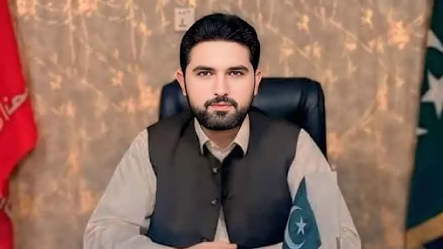 سیاسی مبصرین اور حکومتی نمائندوں نے وزیراعلیٰ خیبرپختونخوا سہیل آفریدی کے حالیہ بیان کو وقت اور حالات کے تناظر میں نامناسب قرار دیتے ہوئے کہا ہے کہ اداروں سے تصادم کے بجائے گورننس پر توجہ دینا وقت کی اہم ضرورت ہے