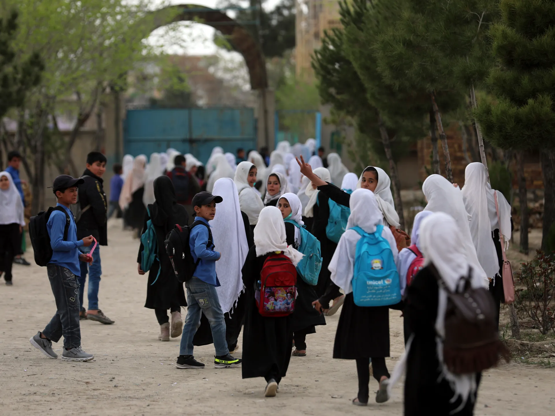 کابل میں سابق امریکی سفارت خانہ مدرسہ بن گیا؛ ناقدین نے افغان حکومت کی حکمت عملی پر سوالات اٹھا دیے