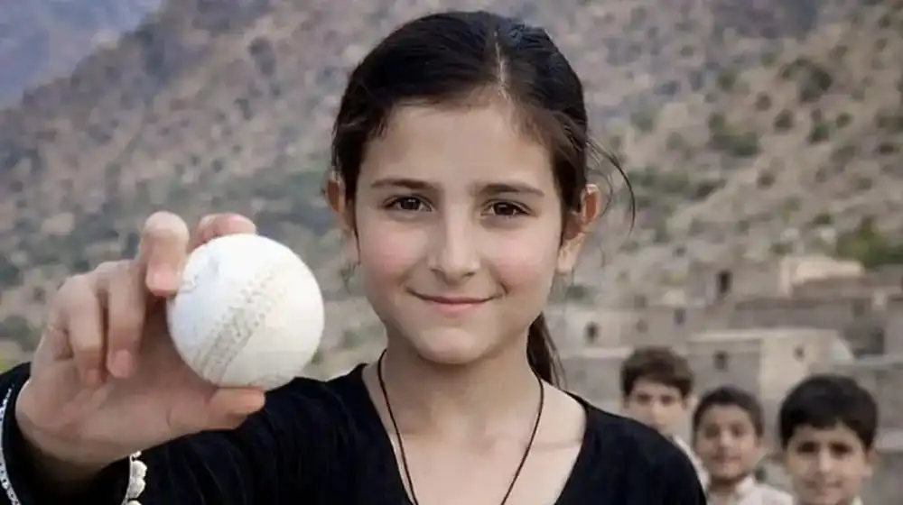 شمالی وزیرستان کی آئینہ وزیر کے والد استاد عمر گل کی موت سے متعلق سوشل میڈیا دعوے بے نقاب