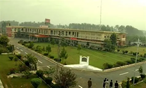 باچا خان یونیورسٹی انتظامیہ نے بھارتی ترانہ گانے اور نعرہ بازی کرنے پر فارمیسی ڈیپارٹمنٹ کے چار طلبہ کا جامعہ سے اخراج کر دیا ہے