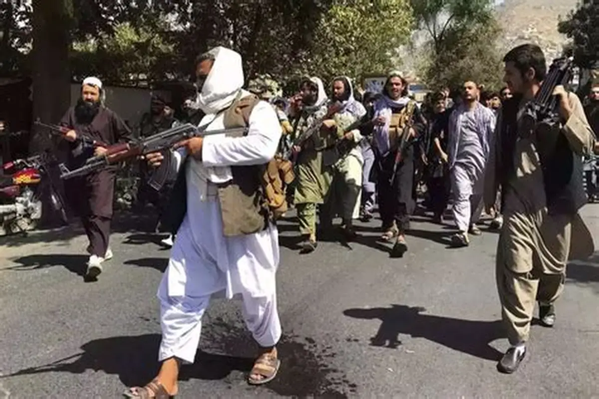 ، بریگیڈ ہیڈ کوارٹرز پر بموں سے حملہ، 3