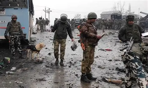 پلوامہ واقعہ مودی سرکار کے ہندوتوا ایجنڈے اور 2019 کے انتخابات میں سیاسی برتری حاصل کرنے کا ایک مہرہ ثابت ہوا۔ بھارت نے اس واقعے کو بنیاد بنا کر مقبوضہ کشمیر کی خصوصی حیثیت اور آرٹیکل 35-اے پر شب خون مارا، جس کا مقصد وادی کے مسلم اکثریتی تشخص کو ختم کر کے اسے وفاق میں ضم کرنا اور جنوبی ایشیا کے اسٹریٹجک توازن کو بگاڑنا تھا