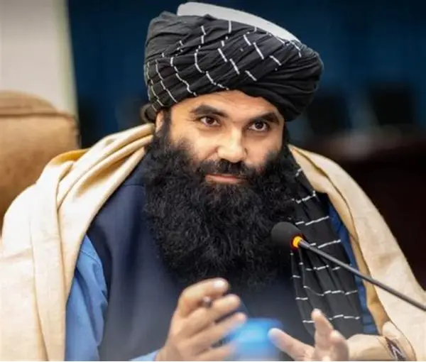 افغان وزیرِ داخلہ سراج الدین حقانی نے پاکستان کے خلاف انتہائی غیر ذمہ دارانہ اور اشتعال انگیز زبان استعمال کرتے ہوئے دھمکی دی ہے کہ اگر ان کی اعلیٰ قیادت نے فیصلہ کیا تو پاکستان کا وجود باقی نہیں رہے گا