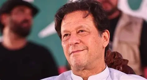 تحریک انصاف کے اندرونی ذرائع نے انکشاف کیا ہے کہ پارٹی میں جاری شدید کھینچا تانی اور تنظیمی مسائل کے باعث عمران خان خود فعال قیادت کرنے سے گریز کر رہے ہیں