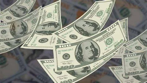 امریکی سینیٹ نے افغانستان کو دی جانے والی امداد کی دہشت گردوں تک رسائی روکنے کے لیے نیا قانون منظور کر لیا ہے۔ طالبان حکومت پر امدادی رقوم کی چوری اور شدت پسندوں کی مالی معاونت کے الزامات کے بعد یہ سخت ترین پالیسی اقدام سامنے آیا ہے جس کے دوررس نتائج برآمد ہوں گے