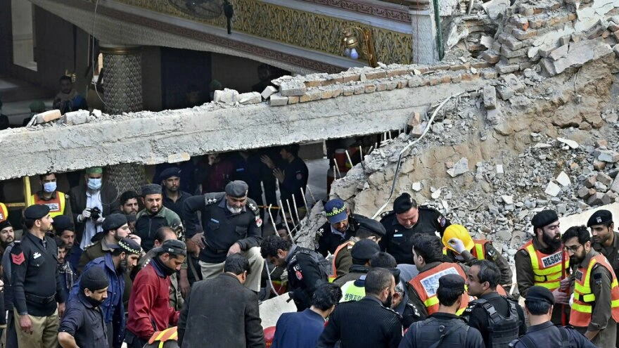 اسلام آباد کے علاقے ترلائی میں امام بارگاہ پر خودکش حملے کے بعد دارالحکومت میں ہائی الرٹ، سکیورٹی فورسز سرچ آپریشن میں مصروف اور ہسپتالوں میں ایمرجنسی نافذ، حملے میں 31 افراد جاں بحق اور 169 زخمی ہوئے