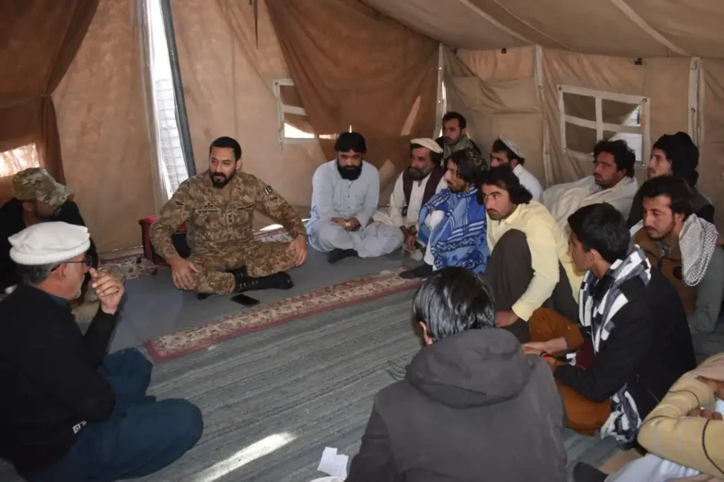 بنوں میں سکیورٹی فورسز کے قافلے پر حملہ، لیفٹیننٹ کرنل گل فراز اور سپاہی شہید؛ خودکش حملہ آور سمیت 5 خوارج ہلاک