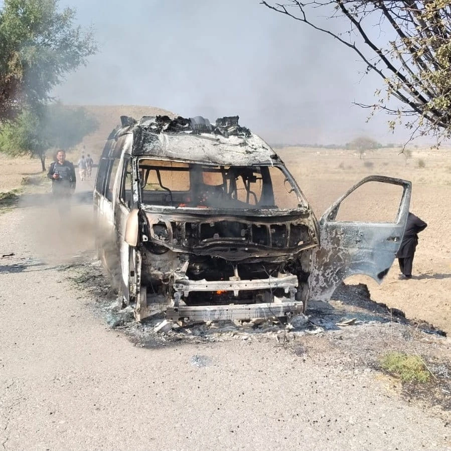 کرک کے علاقے بہادر خیل میں دہشت گردوں کی ایمبولینس پر بزدلانہ فائرنگ؛ ہسپتال منتقل کیے جانے والے ایف سی کے 3 زخمی اہلکار شہید، ریسکیو عملے کے 2 ارکان زخمی