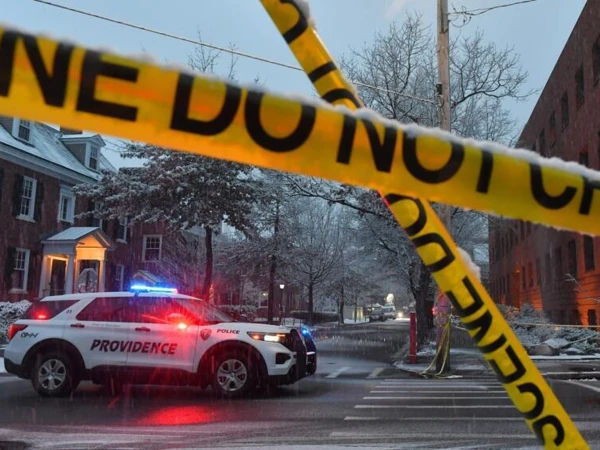 کینیڈا میں فائرنگ کے ایک ہولناک واقعے میں برٹش کولمبیا کے ہائی اسکول میں حملہ آور خاتون سمیت 10 افراد ہلاک ہو گئے ہیں۔ یہ حالیہ تاریخ کا مہلک ترین اجتماعی حملہ قرار دیا جا رہا ہے جس نے ملک بھر میں صدمے کی لہر دوڑا دی ہے