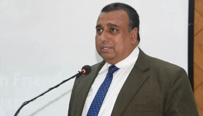 بنگلہ دیش کے ہائی کمشنر محمد اقبال حسین خان نے کہا ہے کہ پاکستان جغرافیائی طور پر وسطی ایشیا اور چین کے لیے گیٹ وے کی حیثیت رکھتا ہے۔ دونوں ممالک کے مابین تجارت کا حجم 5 ارب ڈالر تک بڑھانے کی بھرپور صلاحیت موجود ہے