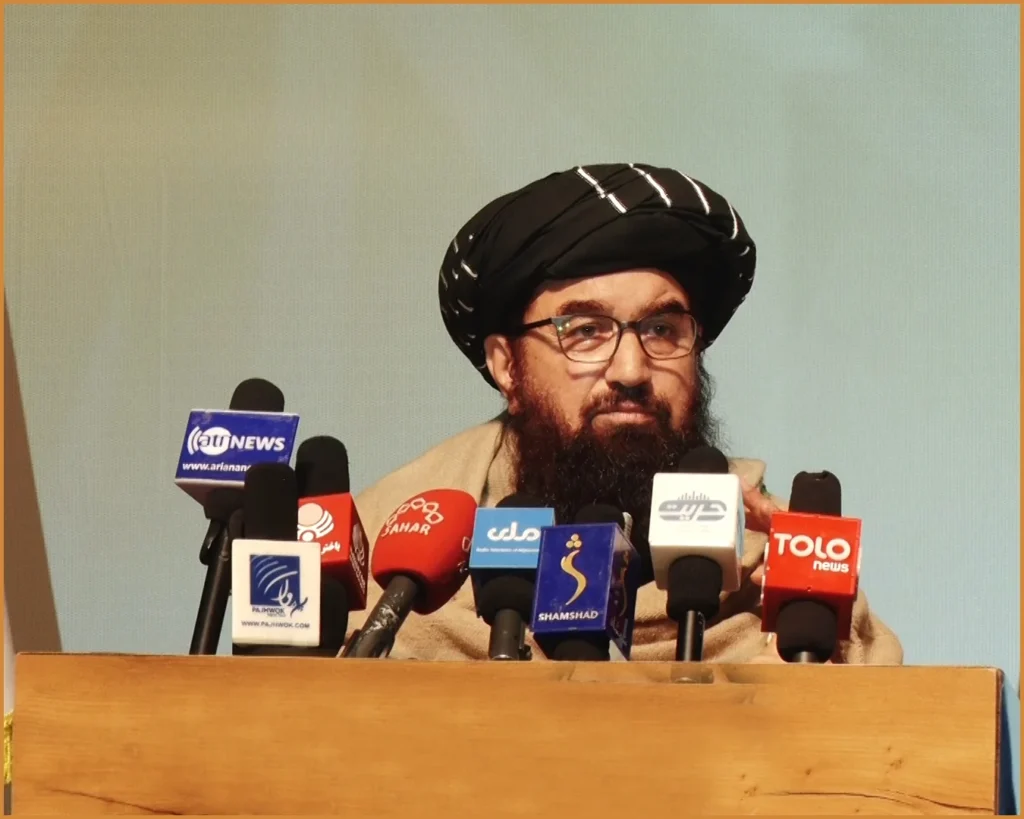 افغان وزیرِ انصاف عبدالحکیم شرعی کے دور میں عدلیہ بدعنوانی، اقربا پروری اور انسانی حقوق کی پامالی کا مرکز بن گئی۔ 700 سے زائد ملازمین کی برطرفی اور ذاتی مفادات کے لیے اختیارات کے ناجائز استعمال نے افغانستان کے عدالتی نظام کو شدید بحران سے دوچار کر دیا ہے