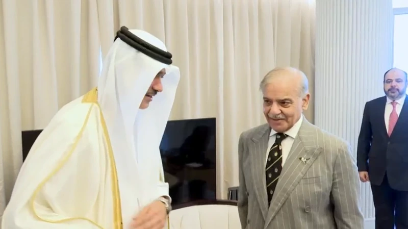 وزیرِ اعظم شہباز شریف اور قطری وزیرِ مملکت ڈاکٹر احمد بن محمد السید کی ملاقات؛ رمضان میں بزنس ٹاسک فورس کا اجلاس بلانے اور قطری سرمایہ کاری کی تجاویز پر عملدرآمد کا فیصلہ