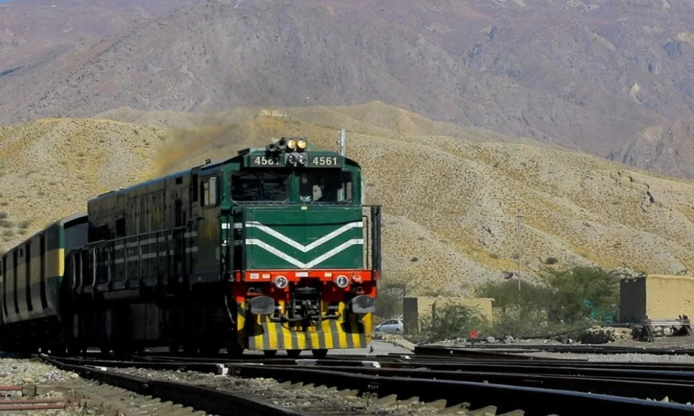 بلوچستان میں پانچ روزہ تعطل کے بعد ٹرین سروسز بحال کر دی گئیں لیکن کوئٹہ اور دیگر اضلاع میں موبائل ڈیٹا سروسز چھٹے روز بھی معطل ہیں