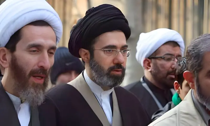 ایران کے نئے رہبر اعلیٰ مجتبیٰ خامنہ ای کون ہیں؟ نجی زندگی اور سیاسی سفر پر ایک نظر