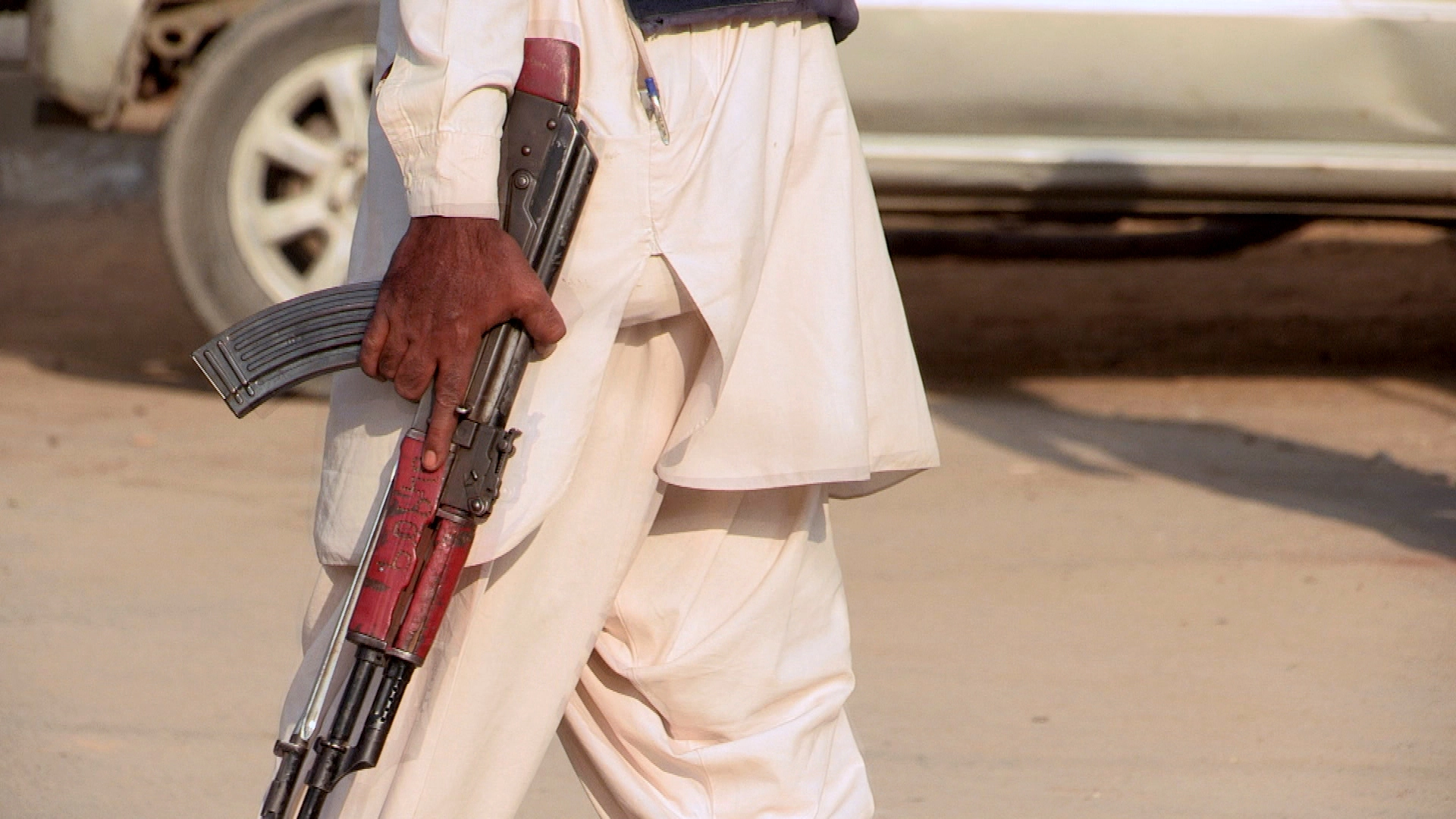 لڑکوں کا لباس پہننے پر ٹی ٹی پی نے چودہ سالہ بچی کو تشدد کا نشانہ بنا ڈالا، انسانی حقوق کے نمائندوں کی تنقید