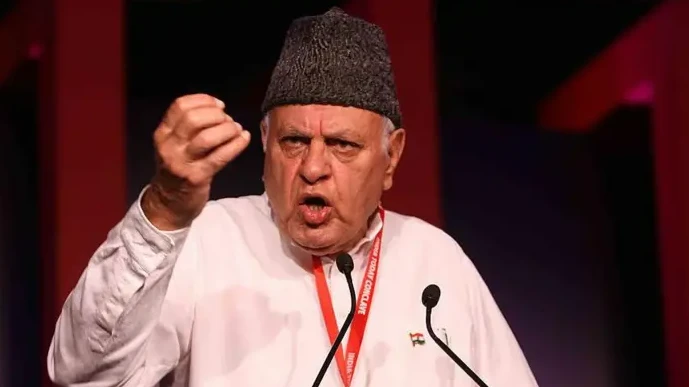 جموں میں شادی کی تقریب کے دوران سابق وزیر اعلیٰ فاروق عبداللہ پر فائرنگ، فاروق عبداللہ بال بال بچ گئے۔ حملہ آور کمل سنگھ جموال گرفتار