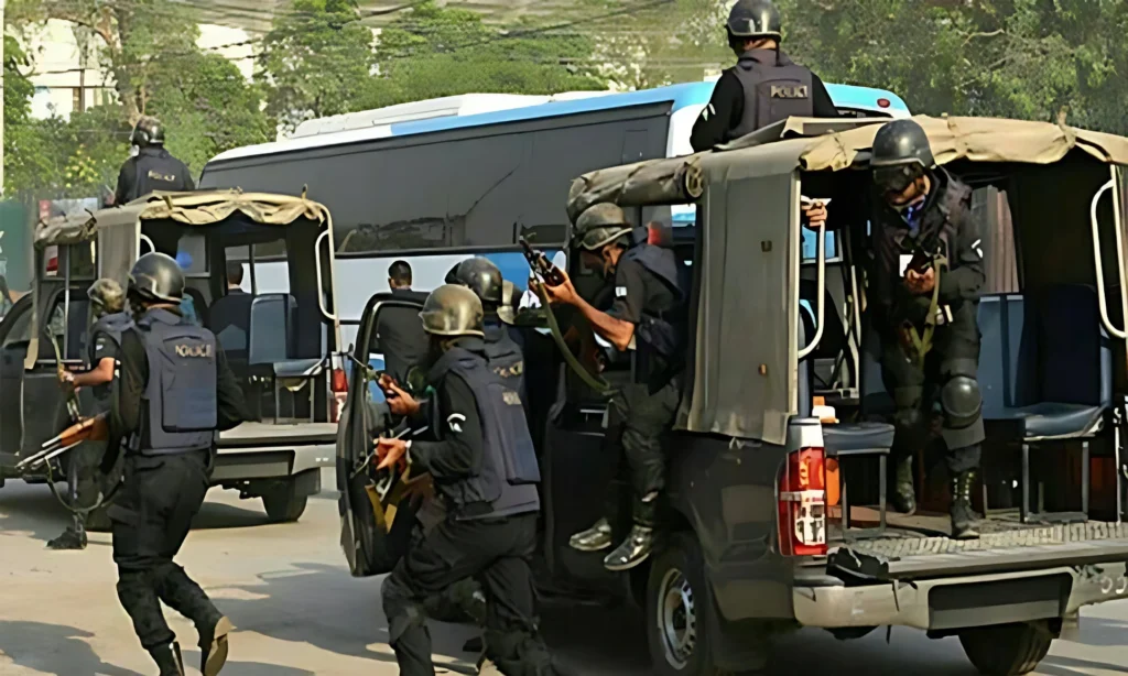 کراچی کے علاقے شاہ لطیف ٹاؤن میں سی ٹی ڈی نے بی ایل اے کے خطرناک کمانڈر سہیل بلوچ عرف گُرک کو 3 ساتھیوں سمیت ہلاک کر دیا، جو ڈی سی پنجگور کے قتل اور 50 سے زائد افراد کے خون میں ملوث تھا