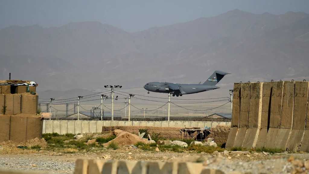 پاکستان کی افغانستان میں فضائی کاروائیاں جاری؛ بگرام ایئربیس سمیت 4 اہم مقامات کو نشانہ بنایا گیا