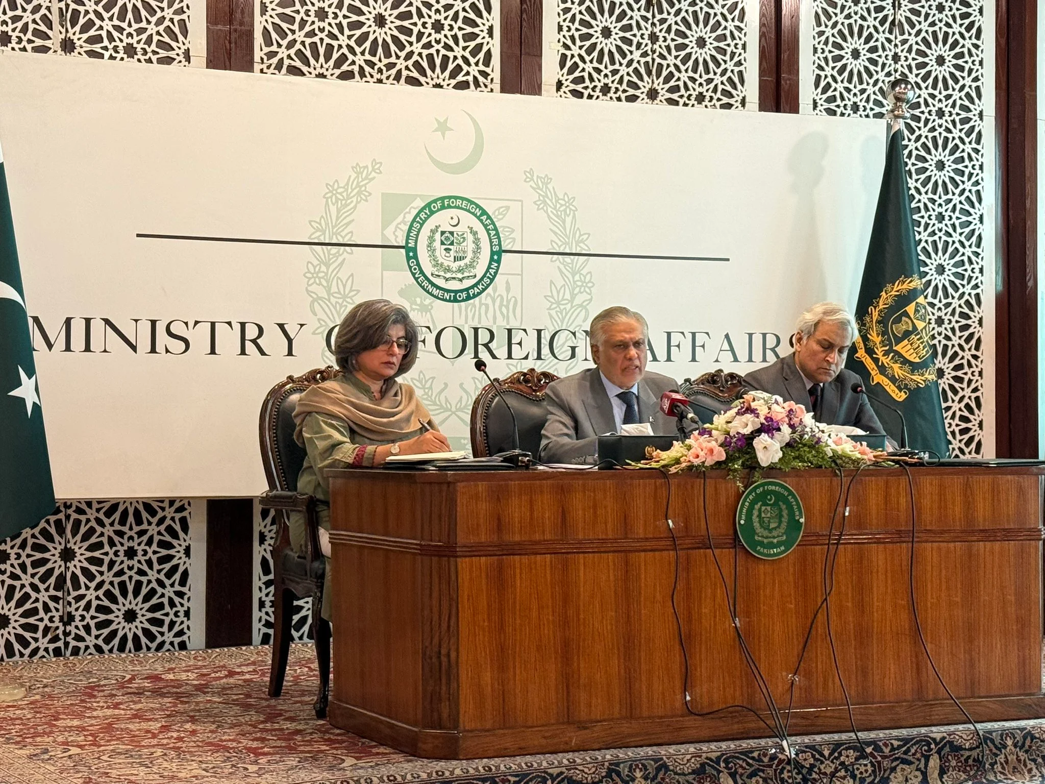 پاک سعودی دفاعی معاہدہ موجود، ہم امریکہ اور ایران کے مابین ثالثی کا کردار ادا کرنے کیلئے تیار ہیں؛ اسحاق ڈار