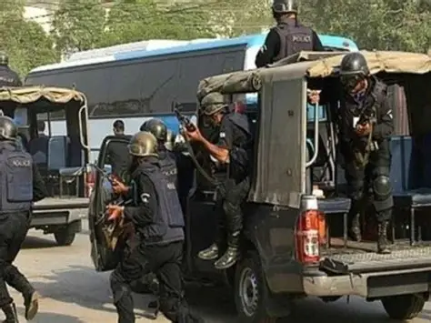 ڈیرہ غازی خان کے سرحدی گاؤں جوتر میں سی ٹی ڈی کی کارروائی کے دوران 4 دہشت گرد مارے گئے۔ اسلحہ اور بارودی مواد برآمد، فرار ہونے والے 11 دہشت گردوں کی تلاش جاری ہے