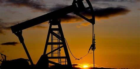 اسرائیل اور ایران کی جانب سے ایک دوسرے کی توانائی تنصیبات کو نشانہ بنانے کے بعد عالمی منڈی میں برطانوی خام تیل کی قیمت 111 ڈالر فی بیرل تک پہنچ گئی ہے